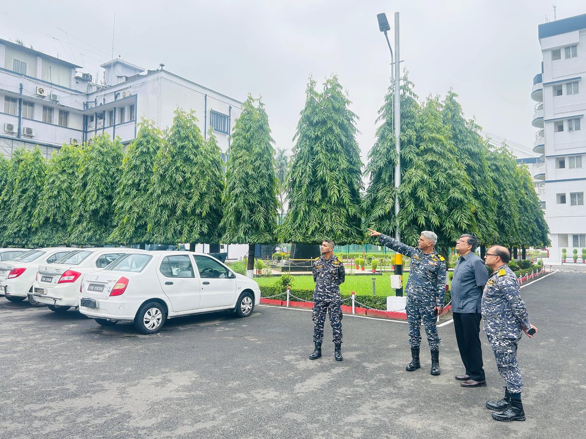 IN_NetajiSubhas's tweet photo. #PDDE, Eastern Command, Shri Saurav Ray, IDES visited INS Netaji Subhas on 08 Aug 25. During his interaction with Commodore Ajay Yadav, Naval Officer-in-Charge (West Bengal) defence land issues were discussed. PDDE assured early resolution of the issues. https://t.co/5GvbFkXhqH