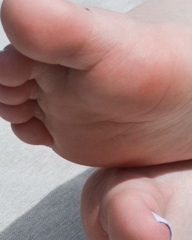 Cadaver_Feet's tweet photo. Beach vibes are always the best vibes. Ready for a preview? The full album goes live on Monday. 

#CadaerFeet #CryptCrafted #CryptCore #BeachVibes #BeachWarmer #SummerVibes #SummerDrop #FeetPics #FeetModel #FanVue #ExclusiveContent #GhostGirlSummer #EndofSummer https://t.co/MnxcJpHs0a