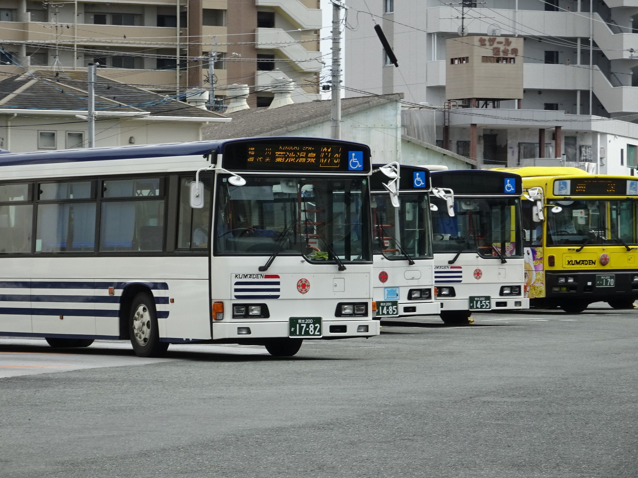 【中古】 湯布院・阿蘇・別府 気ままに電車とバスの旅 第３版/実業之日本社/実業之日本社 鹿児島本線で特急復活!】グリーン個室で行く36ぷらす3赤の路