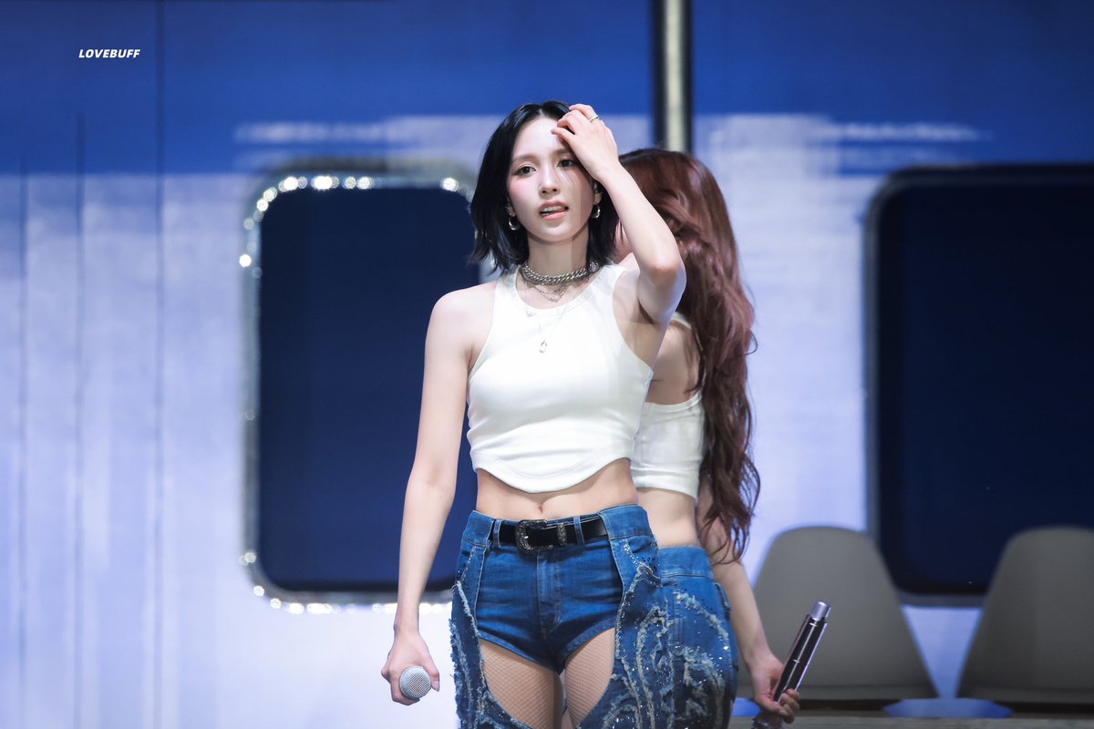 _LOVEBUFF_'s tweet image. 250802 lollapalooza

Catch! 👅！

#TWICE #트와이스 #MINA #미나 #ミナ