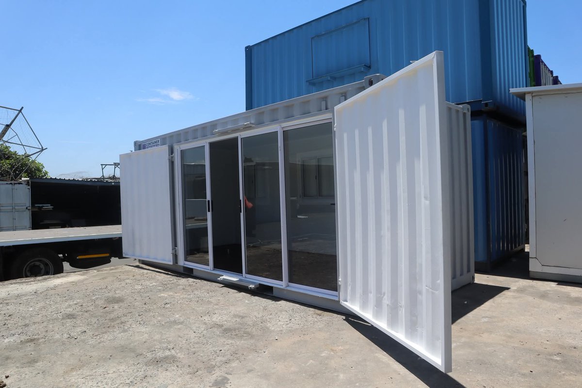 GroupMaphikwana's tweet photo. Luxury Insulated Office Container 
📞Call/WhatsApp 0640896016 https://t.co/fpeTcupSSz