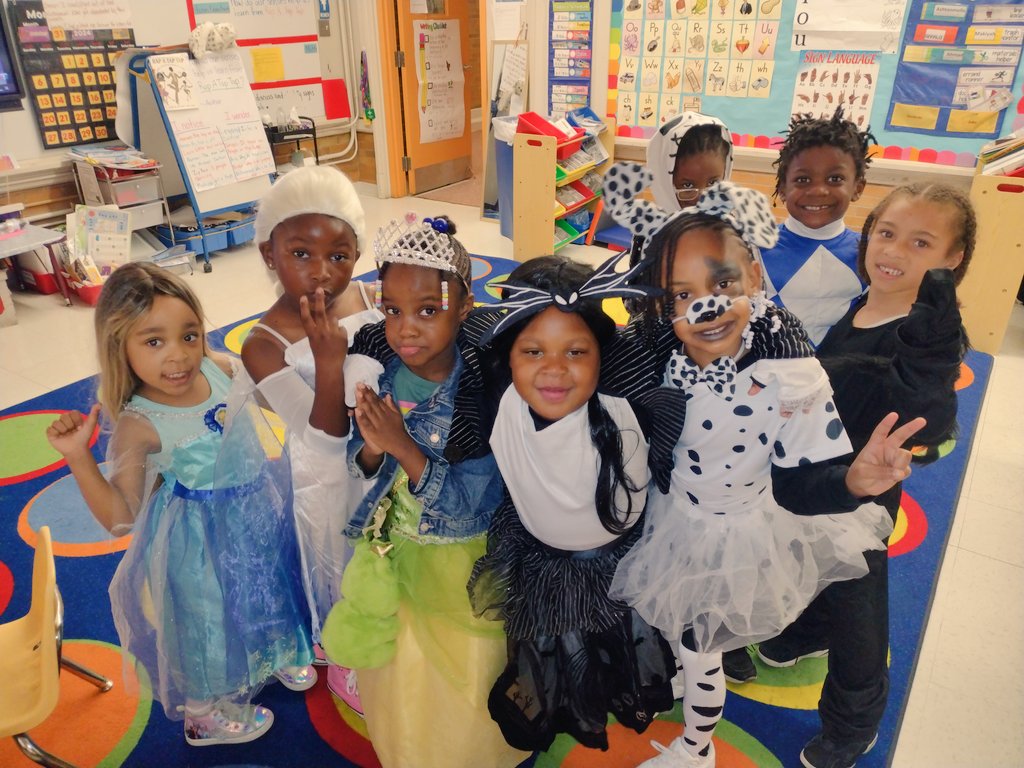 Trick or treat! 🍬 🍫 🍭 
<a href="/FPCS_Woodridge/">Friendship Woodridge</a>
@Friendshippcs
#FPCSWD
#Journeyto30
#Friendshipsjourneyto30
#Onefriendship