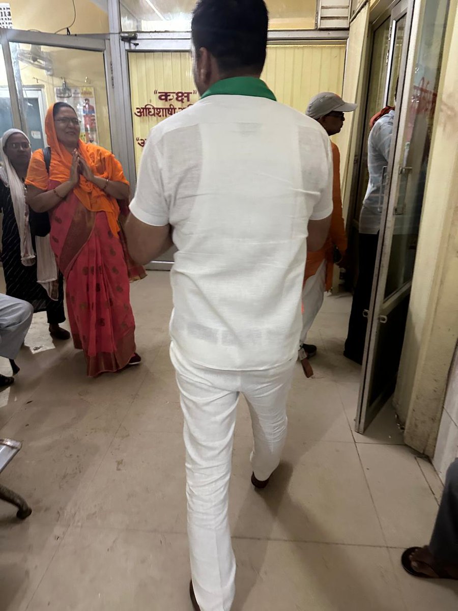 #हर_घर_तिरँगा कार्ययोजना की कार्यशाला आज सिधौली मंडल के नगर पँचायत हाल में हुई जिसमें कार्यक्रमों की रूपरेखा को तैयार करते हुए समस्त अभियानों की चर्चा की गयी।।मंडल अध्य्क्ष सहित अन्य पदाधिकारी उपस्थित रहें।। <a href="/Bhupendraupbjp/">Bhupendra Singh Chaudhary</a> <a href="/idharampalsingh/">Dharampal Singh</a> <a href="/kamlesh4lmp/">Kamlesh Mishra 'Monu'</a> <a href="/Sudhir_mish/">Sudhir Mishra 🇮🇳</a>