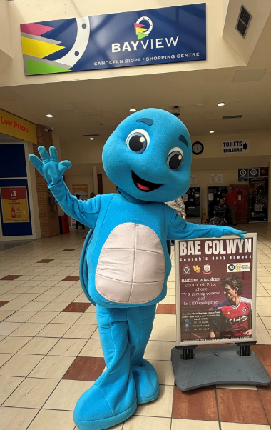 BayviewSC's tweet photo. Good news—Myrtle the turtle is back at #bayviewshopping tomorrow until around 3pm!  🐢 🐢 
Drop by and say hello // Dewch i ddweud helo

We'd love to see you 😍 

 #blueturtlegroup @ColwynBayFC  #myrtletheturtle https://t.co/GFBpzcOVv7