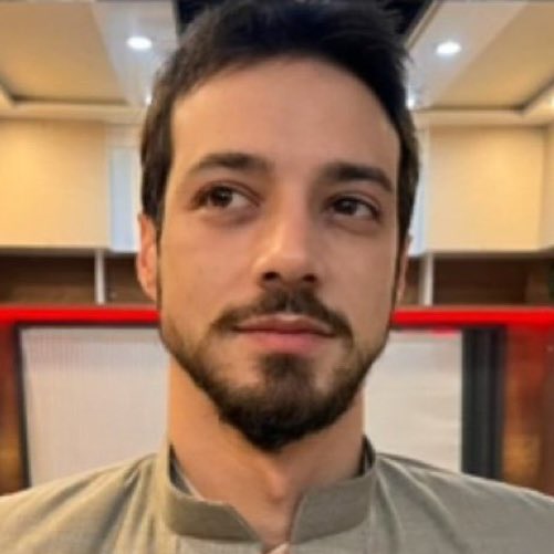 Bu kadar benzemekte şov birazzz