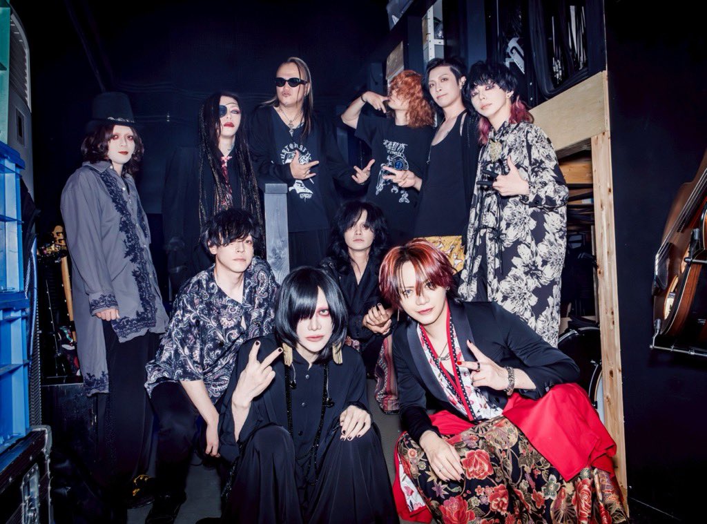 昨日The Brow Beatとの対バンすごいたのしかったデス。
めっちゃ暑い日にイベントに遊びに来てくれた方。「ブロビの子たち」もありがとうございました。
「有村の子たち」もありがとうございました。
打ち上げもすごいたのしかったデス。
いい音といいお酒にまみれた日でした。

（・ニ触即発・）/