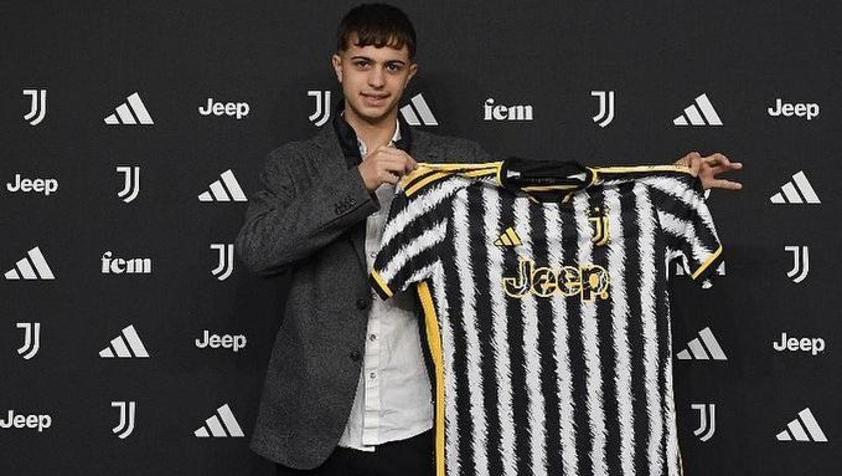 Raffaele Amato (@raffaeleamato14) on Twitter photo Caos Barido: Juve pensa di inserirlo nell'affare Kolo Muani col PSG valutandolo 6 milioni. Il problema è che il 2008 è formalmente libero perché Comolli non ha voluto rispettare accordi presi da Giuntoli con agente. <a href="/calciomercatoit/">calciomercato.it</a>
Segue⬇️ Caos Barido: Juve pensa di inserirlo nell'affare Kolo Muani col PSG valutandolo 6 milioni. Il problema è che il 2008 è formalmente libero perché Comolli non ha voluto rispettare accordi presi da Giuntoli con agente. <a href="/calciomercatoit/">calciomercato.it</a>
Segue⬇️