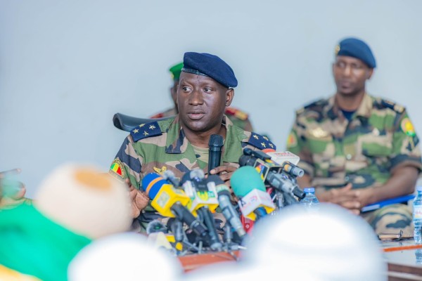 L_ESSOR's tweet image. #Mali : #Processus de #paix : Le ministre Ismaël Wagué échange avec les leaders religieux de la communauté peul

Dans le cadre du  processus de paix dans notre pays, le ministre de la Réconciliation, de  la Paix et de la Cohésion nationale, le Général de corps d’armée Ismaël…