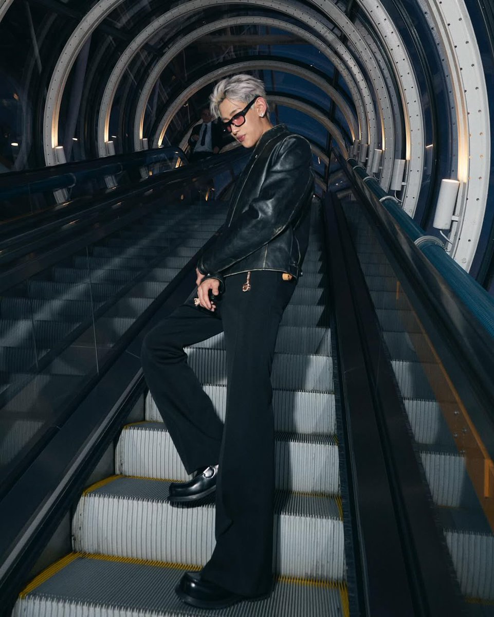 ขอบคุณทุกคนสำหรับการสนับสนุนแบมแบมในทุกแพลทฟอร์มในการเข้าร่วมชมโชว์ปารีสแฟชั่นวีคของ #LouisVuitton ใน ๆ ทุก รอบด้วยนะคะ ครึกครื้นและยอดออกมาดีในทุก ๆ แพลมฟอร์มเลย ขอบคุณทุกคนมากค่ะ ✨

#BamBamxLVMenSS26 
#BamBam #뱀뱀 <a href="/BamBam1A/">BamBam</a> 
#LVMenSS26 <a href="/LouisVuitton/">Louis Vuitton</a>