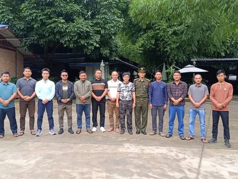 OoKoLinn3's tweet photo. NUG ယာယီသမ္မတ၊ KIO ဒုတိယဥက္ကဋ္ဌ ဒုဗိုလ်ချုပ်ကြီး ဂွန်မော်တို့နှင့်တွေ့ဆုံပြီး တော်လှန်ရေးတွင် #မဟာဗျူကျကျ ပူးပေါင်းဆောင်ရွက်ရေး ဆွေးနွေးဟု ချင်းညီနောင် - CB အဖွဲ့က ပြောဆို https://t.co/DeyGFPmnX8