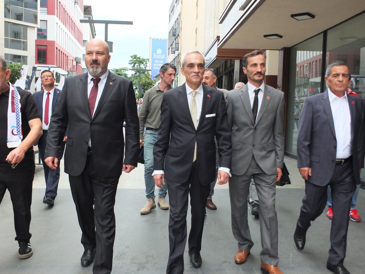 18 Nisan 2025  bir telefon görüşmesi ile tanıdığım, süreç içerisinde samimi, içten, bişey yapabilmek için gayret gösteren Değerli Genel Başkan Yrd. Gökmen KÜÇÜÇALIK' başkanımızın 48.yaş gününü kutlar, aynı kararlılık ile nice 48 lerde beraber olma dileği ile. AD GÜNÜNÜZ KUTLU