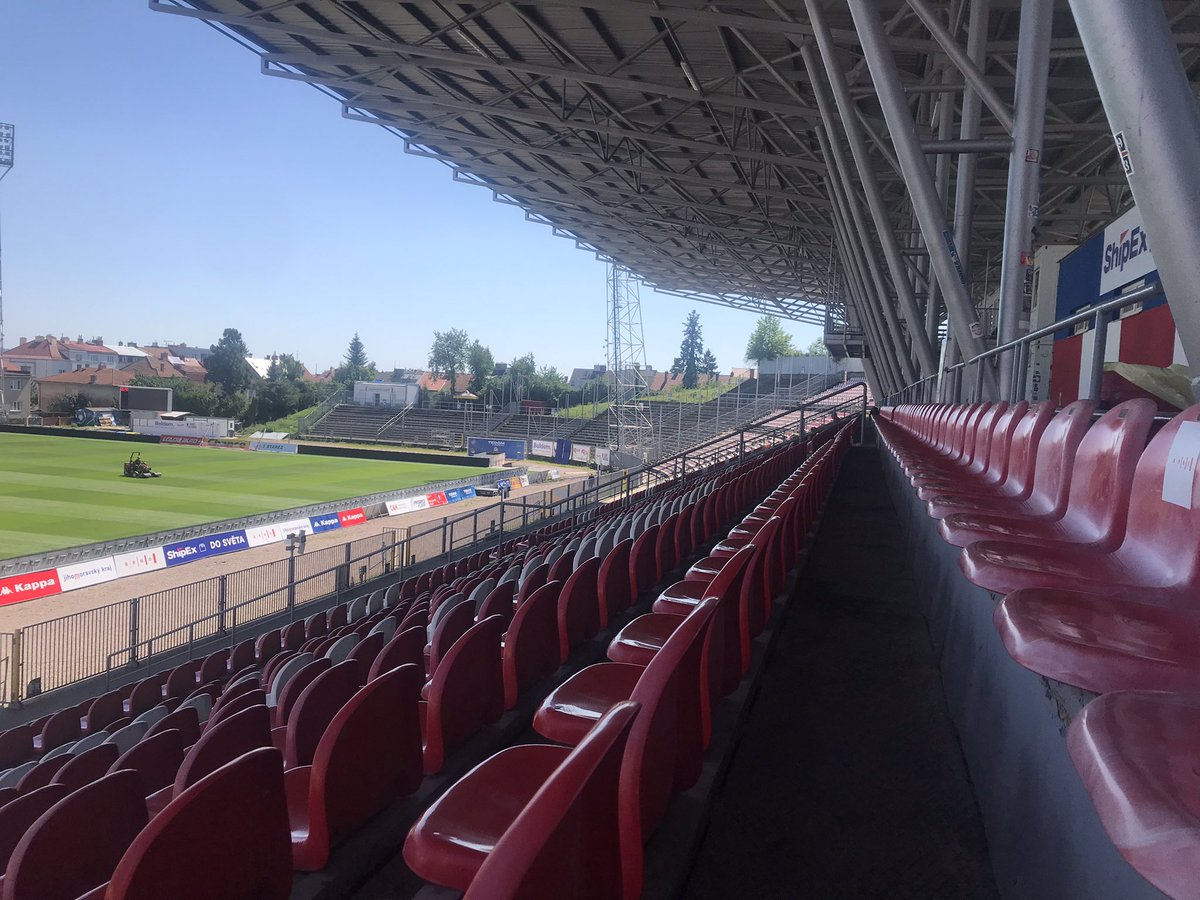 Jan_Sadovsky_CT's tweet photo. Brněnské San Siro se připravuje na 8 tisíc návštěvníků, kteří budou přihlížet derby mezi Artisem a Zbrojovkou. Auta by ale fanoušci měli nechat doma. Žádná parkoviště a odstavné plochy nachystány nejsou. https://t.co/g72KX8EEuG