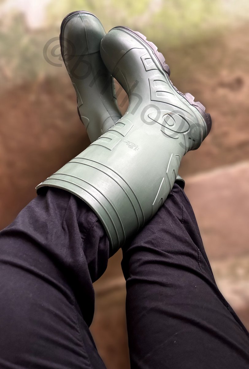 rubberbootsbr's tweet photo. Sextou 🤪 | It’s Friday 🤪 | #rubberboots #wellies #gummistiefel #botas #botinas #socks #meias #pés #feet #foot #workboots #dunlop #workwear #workgear #botasdeborracha #botasdelluvia #rainboots https://t.co/s0MW9QMHR7