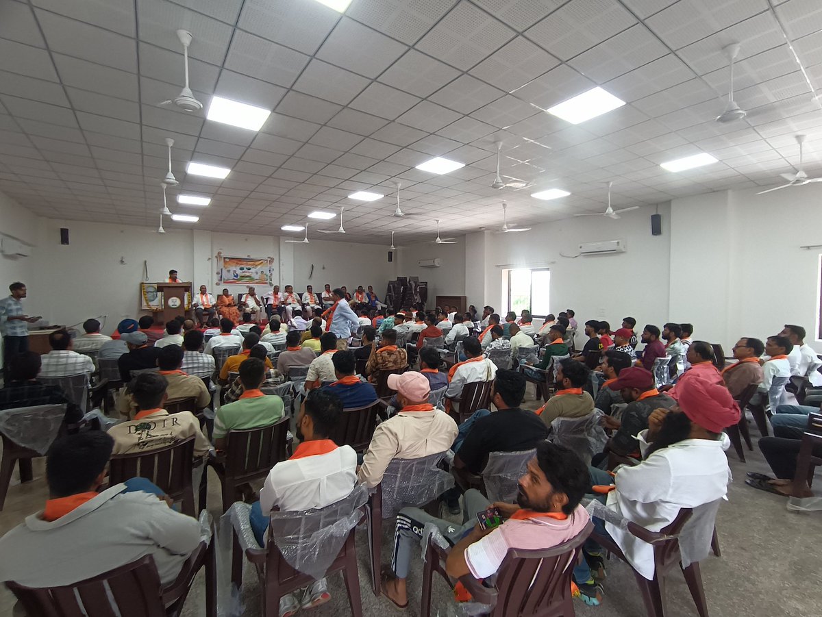 बूँदी जिला स्थित बूँदी पार्टी कार्यालय में आज "हर घर तिरंगा" अभियान एवं "विभाजन विभीषिका स्मृति दिवस" को लेकर कार्यशाला आयोजित हुई
इस दौरान कार्यशाला में  जिलाध्यक्ष श्री रामेश्वर मीणा,पूर्व जिलाध्यक्ष श्री कुंजबिहारी बिल्या, श्री कालूलाल जांगिड,श्री सुरेश अग्रवाल,