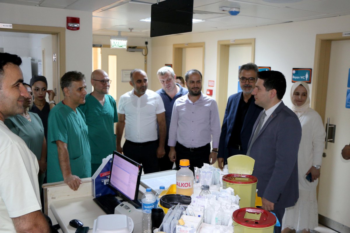 Yenikent’te ilk “Vitrektomi” ameliyatı başarıyla gerçekleştirildi

Yenikent Devlet Hastanesi Göz Hastalıkları Kliniği’nde başarıyla gerçekleştirilen katarakt ameliyatlarının ardından, kamu hastaneleri arasında ilimizde yalnızca SEAH’ta uygulanan vitrektomi ameliyatlarına da