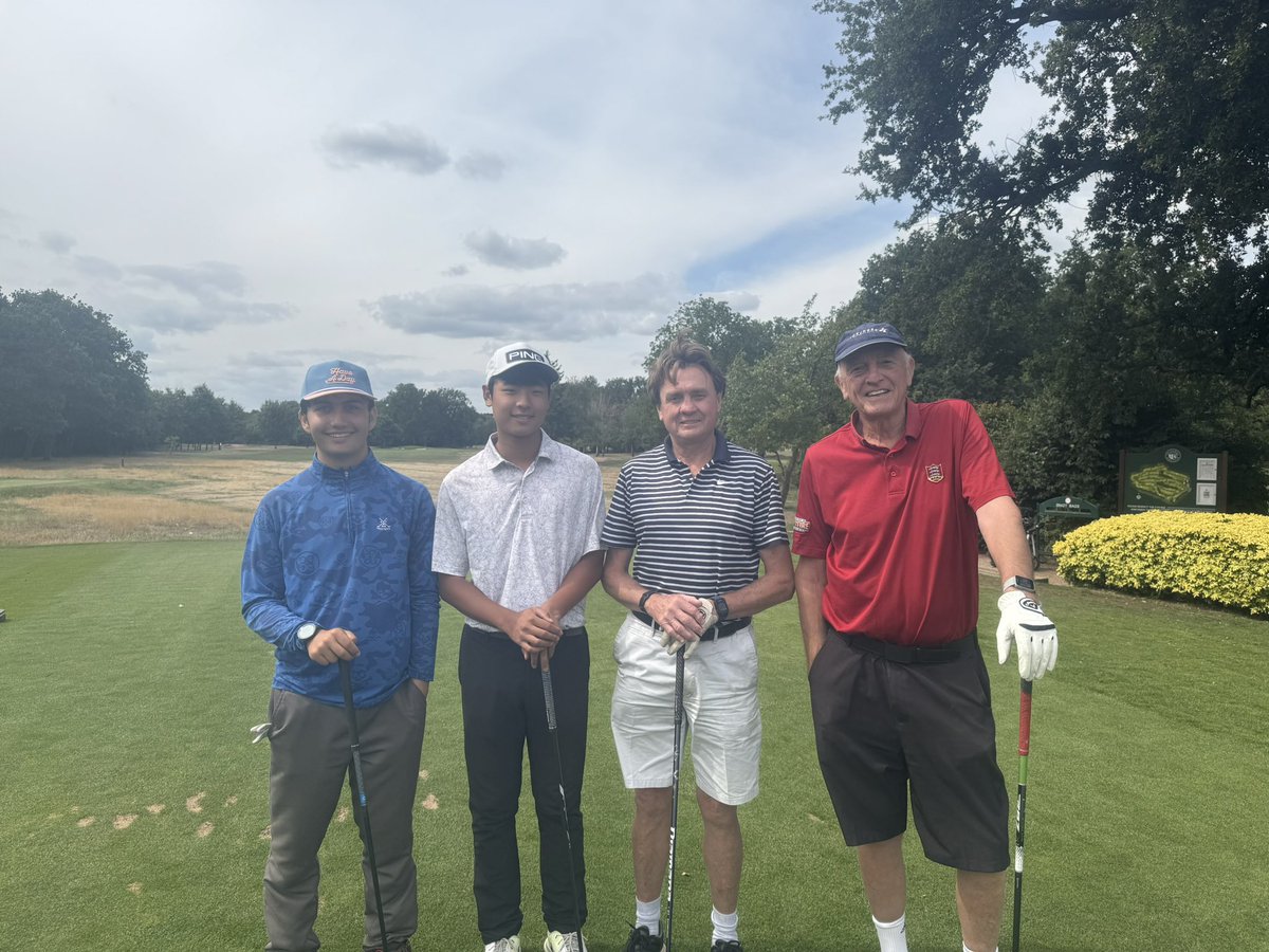 A Headley bowl quarter final with a combined age difference of 124 years. Leo and Brian (30) and John and Chris (154). Will age or youth win the battle? Has there ever been a higher combined age difference in a knockout match? #knockout #matchplay #golf