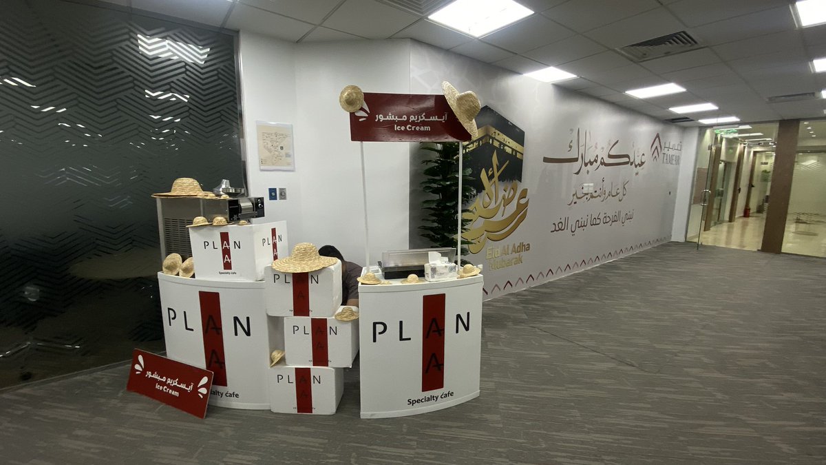 coffee_plan_a's tweet photo. نقدم لكم ركن الآيس كريم المبشور المميز! نطلع به للشركات والمؤسسات، ويضم مجموعة متنوعة من النكهات، تُقدّم بطريقة جذابة و ركن بسيط تابعوا الصور للاطلاع على التفاصيل! https://t.co/EAXnCoVGTG