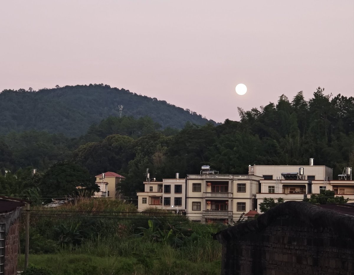 找点好吃的还要翻山越岭