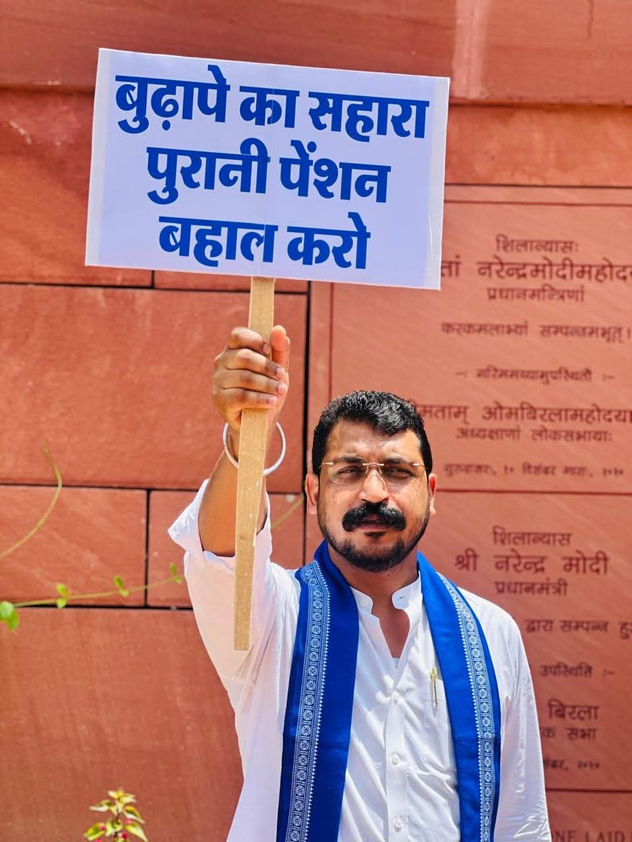 Pradeep Royal (@pradeep_royal_) on Twitter photo ऐसा होता है सच्चा और असली नेता ! जनता ने जिस काम के लिए संसद में भेजा था उस काम को पूरी जिम्मेदारी व ईमानदारी से कर रहे है चंद्रशेखर आज़ाद जी..!!
हमे आप पर गर्व Chandra Shekhar Aazad जी 🫡🙏
<a href="/BhimArmyChief/">Chandra Shekhar Aazad</a> ऐसा होता है सच्चा और असली नेता ! जनता ने जिस काम के लिए संसद में भेजा था उस काम को पूरी जिम्मेदारी व ईमानदारी से कर रहे है चंद्रशेखर आज़ाद जी..!!
हमे आप पर गर्व Chandra Shekhar Aazad जी 🫡🙏
<a href="/BhimArmyChief/">Chandra Shekhar Aazad</a>