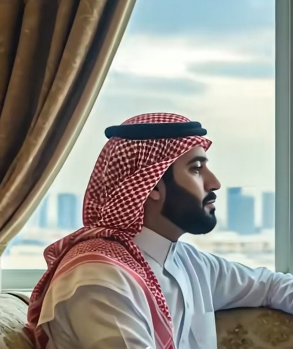 #اسمع_مني_ولا_تسمع_عني 
ليس كل من ينقل لك حديثًا عن غيرك يُنصف،  
فالبعض يرى الناس بعين طبعه، ويفسر المواقف من خلال مشاعره ووعيه ومصالحه لا منطق الواقع.
كم من شخص ظُلم لأنه لم يُمنح فرصة لشرح نفسه 
وكم من صورة شُوّهت لأن ناقل الكلام لم يكن أمينًا أو صادقًا في نقله.
#الوعي_اجتماعي