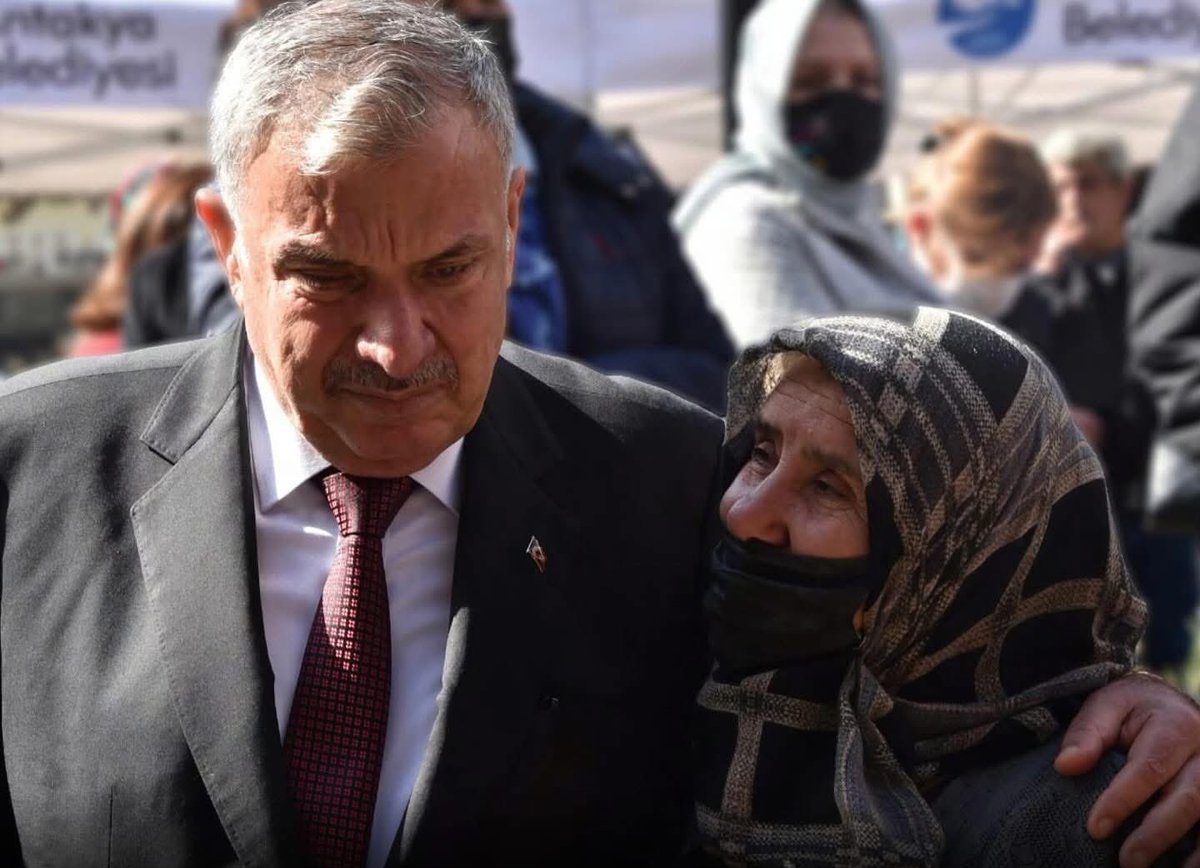 En güzel dua, başkasının haberi olmadan edilendir. Sevdiklerinizin dualarında olmanız ve kalbinizden geçen tüm duaların kabul olması dileğiyle... 

#HayırlıCumalar