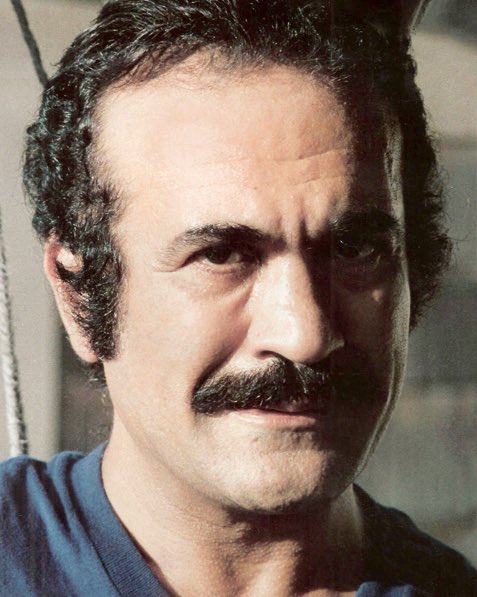 Jahrestag des Mordes an Fereydoun Farrokhzad

1992 in Bonn vom iranischen Regime im Exil ermordet – die Kehle durchgeschnitten, 37 Messerstiche.
Sänger, Dichter, Freiheitskämpfer.
Sein „Verbrechen“: Er sprach die Wahrheit über die Mullahs. 🌈❤️