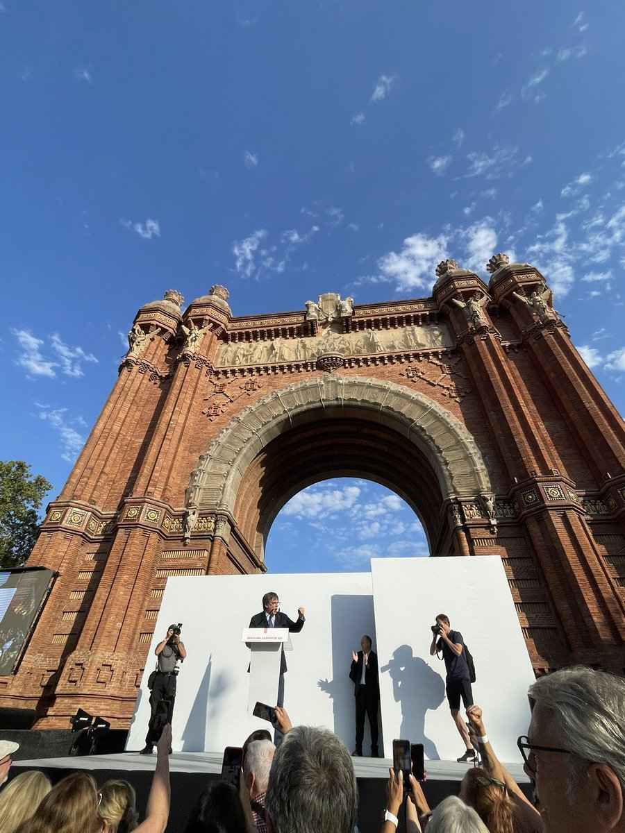 Salvador Coll (@salvadorcoll) on Twitter photo Fa just un any, el President <a href="/KRLS/">krls.eth / Carles Puigdemont</a> tornava a casa i l'Arc del Triomf deixava de ser només un monument per convertir-se en símbol de de dignitat i de persistència.
Per això li diuen Arc del Triomf.
Per això en vindran més.
#1AnyDeTriomf #Catalunya <a href="/JuntsXCat/">Junts per Catalunya🎗</a> <a href="/Juntsmunicipis/">Junts Municipis | #Gentdedebò</a> Fa just un any, el President <a href="/KRLS/">krls.eth / Carles Puigdemont</a> tornava a casa i l'Arc del Triomf deixava de ser només un monument per convertir-se en símbol de de dignitat i de persistència.
Per això li diuen Arc del Triomf.
Per això en vindran més.
#1AnyDeTriomf #Catalunya <a href="/JuntsXCat/">Junts per Catalunya🎗</a> <a href="/Juntsmunicipis/">Junts Municipis | #Gentdedebò</a>