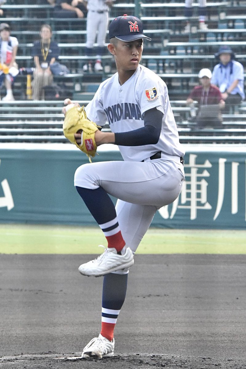 横浜高校のユニフォームは少し白っぽくなったような？🤔