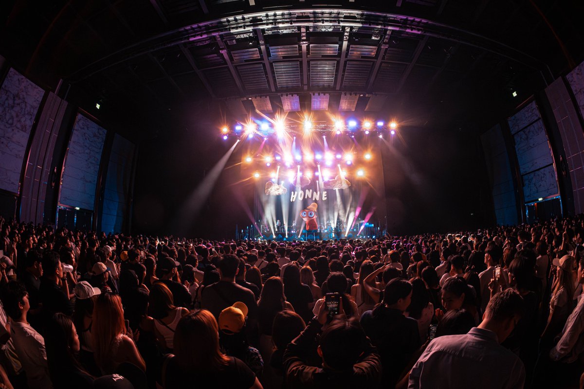 BreezenewsTH's tweet photo. HONNE กลับมาให้หายคิดถึง กับค่ำคืนสุดประทับใจในคอนเสิร์ต
HONNE - The Ouch Bangkok Tour เมื่อวันที่ 27 กรกฎาคม 2025 การเดินทางทางอารมณ์ร่วมกันที่ตราตรึงใจแฟน ๆ ทั้งฮอลล์

อ่านต่อได้ที่...
https://t.co/ONVLWIbGRq

#HONNEinBKK #TheOUCHBangkokTour #ROUXlive #HONNE #ICONSIAM https://t.co/Lj9ov5VJJE