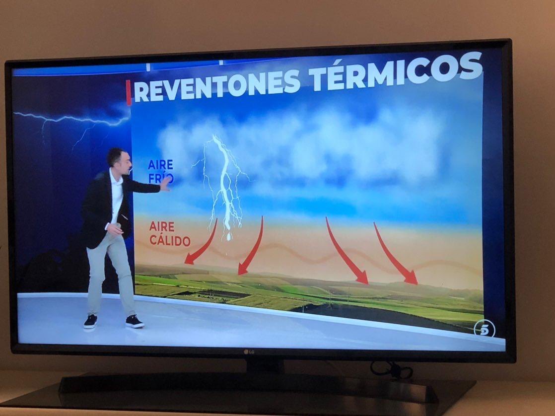 riverolavic's tweet photo. Antes eran las clásicas tormentas del verano. Ahora lo que se lleva es alarmar y generar miedo. #StateOfFear https://t.co/f3yl3FVNfw