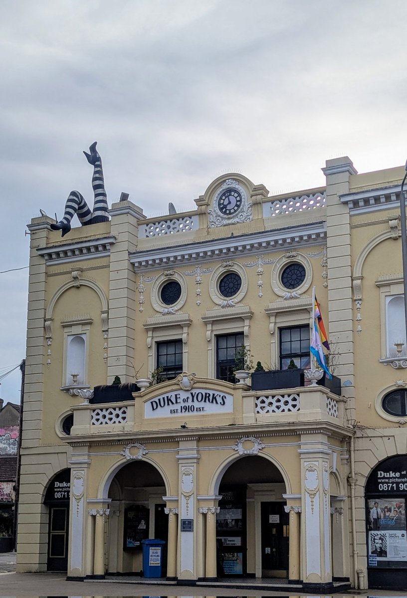 NotBadForHerAge's tweet image. I may be in a city, but I managed to find a (very) small amount of trail to run on! 🏃🏻‍♀️ 😀#morningrun #Brighton #memorylane
