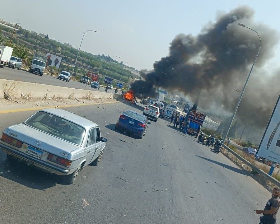 #عاجل

استشهاد لبناني جراء استهداف طيران الاحتلال المسير لمركبة على طريق بلدة أنصارية - الزهراني جنوب لبنان.