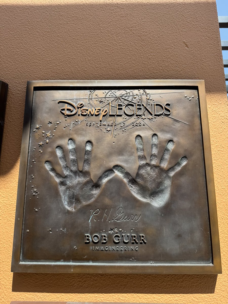 fixForAllofUs69's tweet photo. ディズニーレジェンズの1人🥹
自分の誕生日、カリフォルニアに到着後夕方からインして、早々にまさかの遭遇！！！
最高の誕生日プレゼントになりました🥹
そしてこの後しばらく放心状態😦笑 https://t.co/blYHkp3Nv3