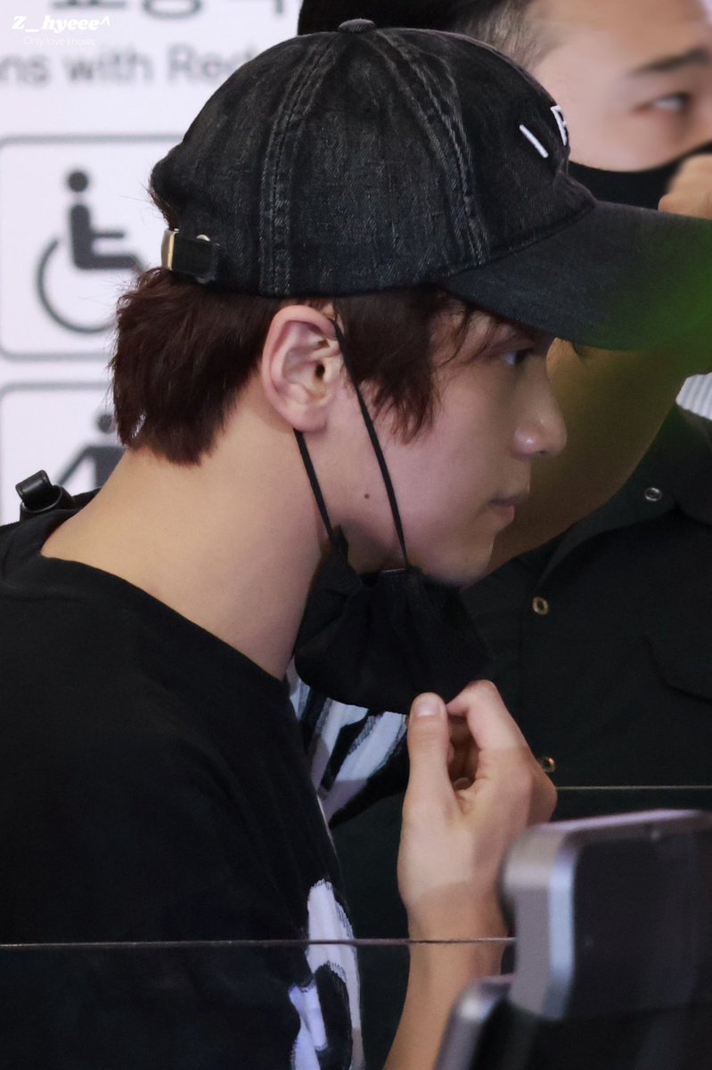 side profile of haechan’s bare face…