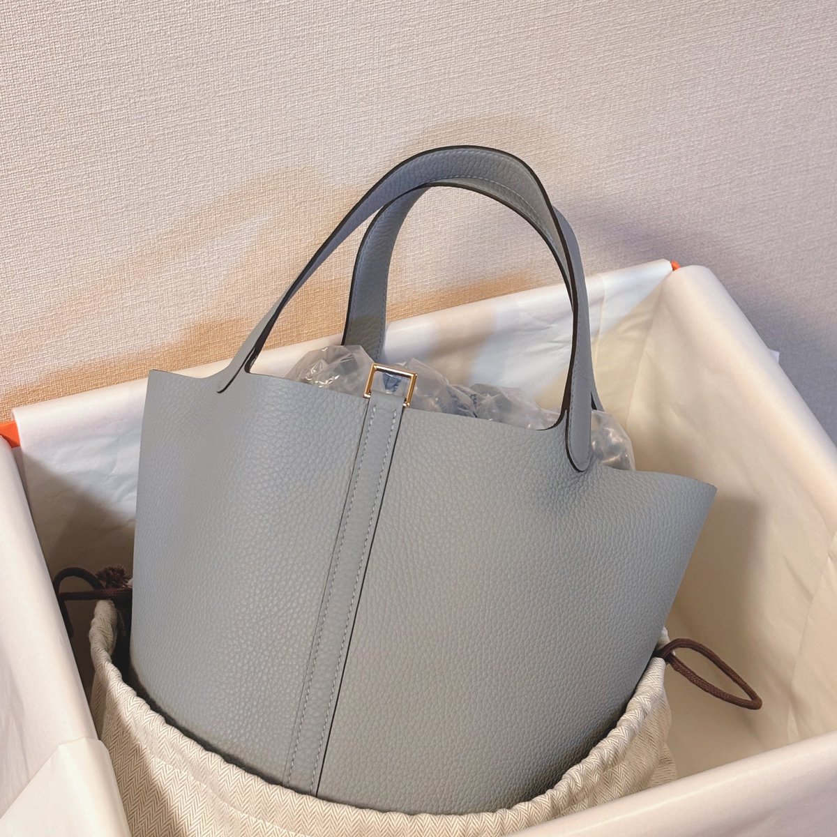 hermes_ryo's tweet photo. そういえば先月merciしたのはグリパンタンのピコタンでした🩶ピコタンをオンラインで購入したのは3年ぶり2度目✨✨とっても可愛いのに合わせてみたらあまり似合ってない…💦もしかしたら義姉に譲るかも😇
#エルメスオンライン https://t.co/FbAkX779la