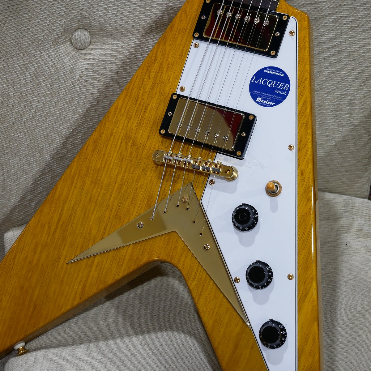 ☆美品　改造して新機能満載　ローノイズ化したBUSKERS ST J-GuitarNEWS (@JGuitarNEWS) / X