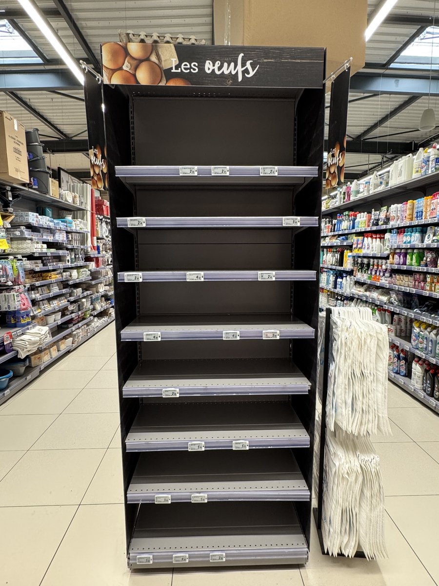 Egg shortage. No eggs to be found anywhere in the area. Nope this isn’t Moscow, it’s Provence in France. Manager tells me that they haven’t been able to get enough eggs for days — any delivered are sold within the hour.