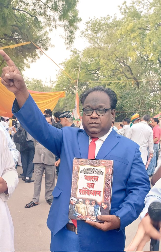आज अमरपुरा से अलखपुरा आ रहा था, तो हाइवे छोड़ कर अजीतपुरा मार्केट के अंदर से होते हुवे थाने से आगे आया तो वही हाइवे पुनः मेरे सामने था ,
तेज धुप और भीमरस की कमी के करण मैं दिशा भ्र्म हो गया ,
और मन ही मन ऊपर वाले चमगादड़ साब उर्फ बाबा ब्लू को याद किया, और प्राथना किया
हे ब्राह्मण