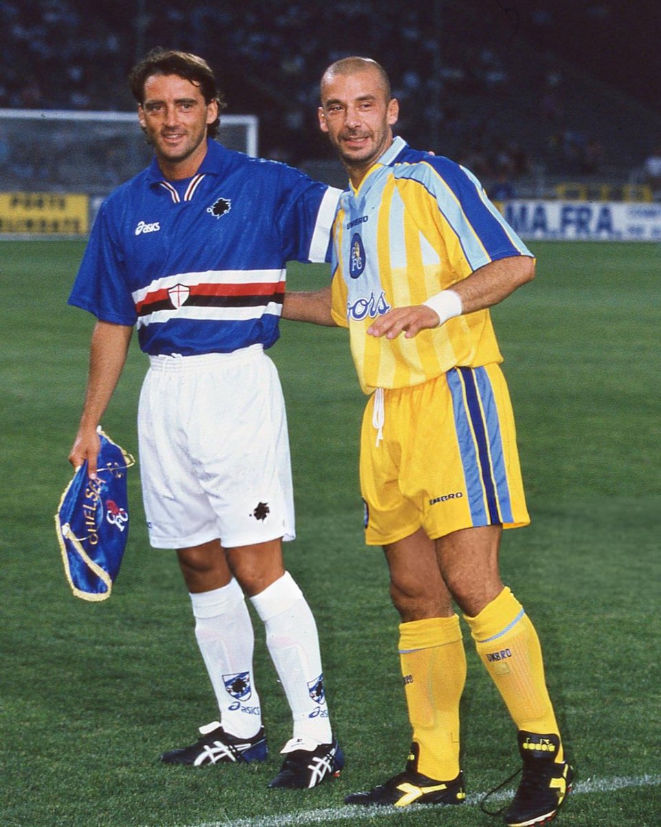 8 agosto 1996. Ferraris.
I Blues di Gullit a Genova per salutare Gianluca Vialli, appena passato al Chelsea.
Finisce 2-1 per gli inglesi: segna proprio lui, insieme a Hughes.
Per la Samp, un rigore di un nuovo volto: Montella.
Un bomber se ne andava, un altro stava arrivando.