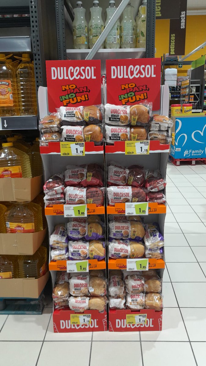vickyfoods's tweet photo. 🎯 ¡Así se vive el verano en los lineales de España!
Nuestros #expositores de #Dulcesol están más vivos que nunca en hipermercados y supermercados de todo el país. 🍞 Seguimos a tope con nuestra campaña #NoPanNoFun. ❤️ Gracias por el cariño. #FelizViernes https://t.co/h1Whn80Xv2