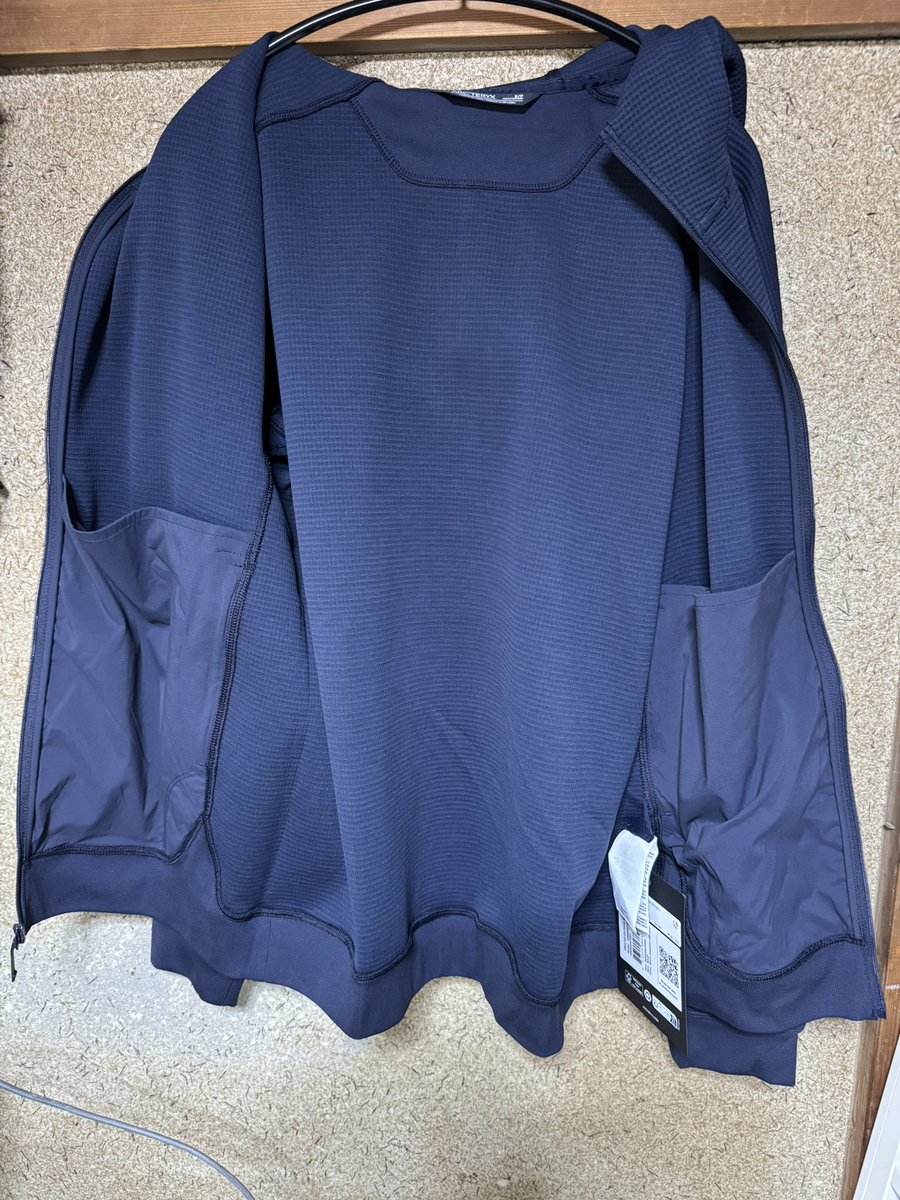 オレラフルジップフーディを購入しました。 通気性のあるフリース