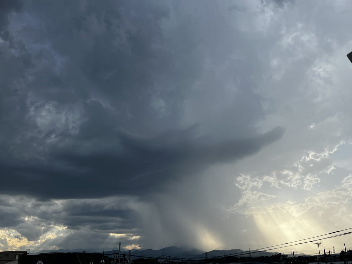 usagikumanuko7's tweet photo. こんにちは
局地的豪雨かな

#局地的豪雨
#ゲリラ豪雨
#イマソラ
#雷雨
#雷 https://t.co/77pApJC8SY