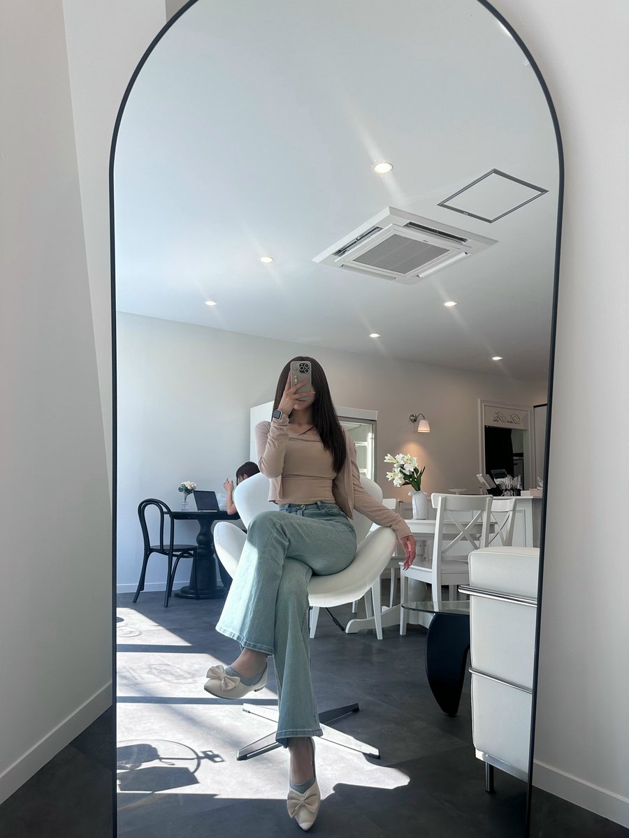 chiz0j's tweet image. 🪞✨🫧