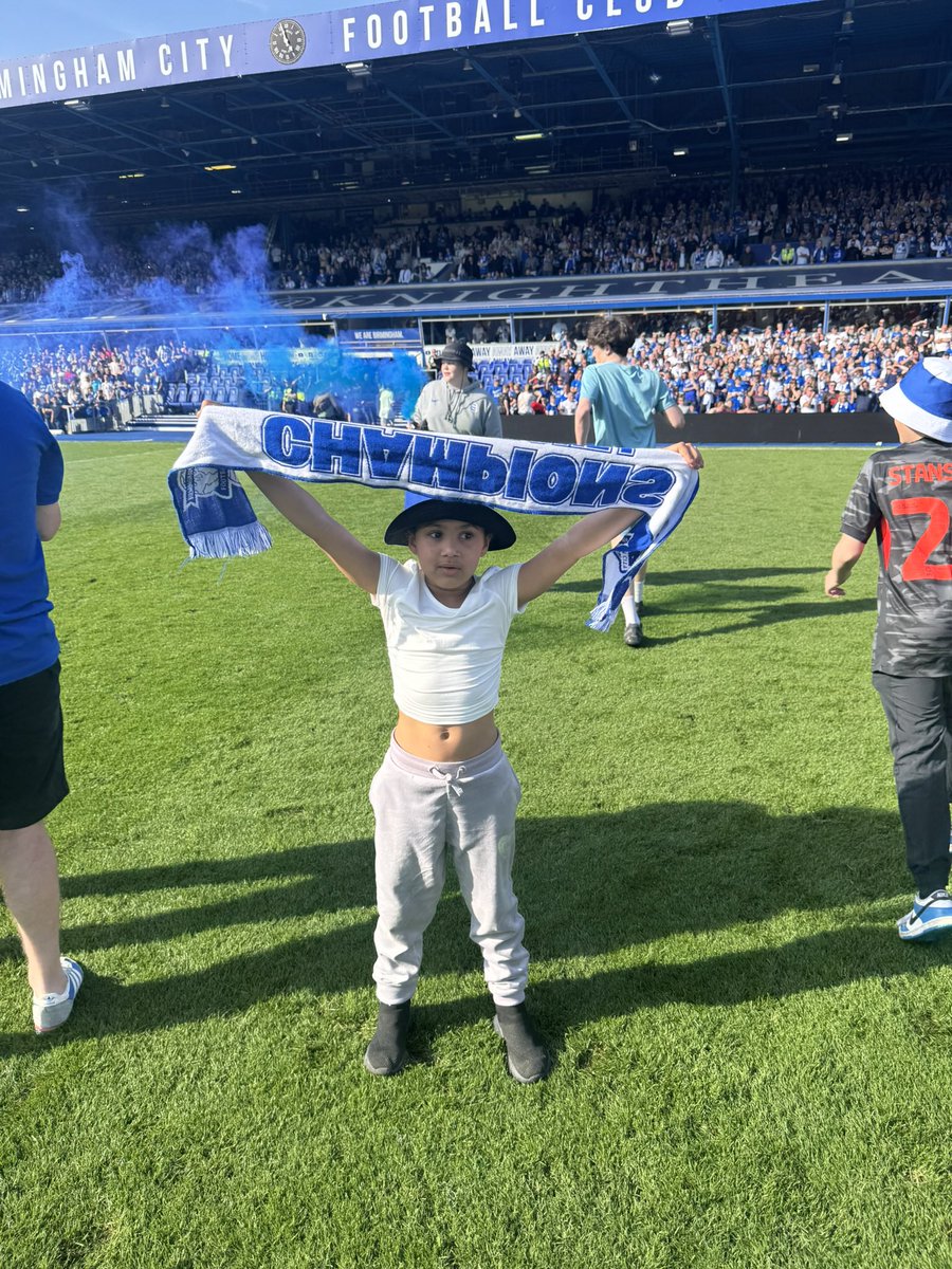 DXCC__'s tweet image. FOOTBALLS BACK 💙