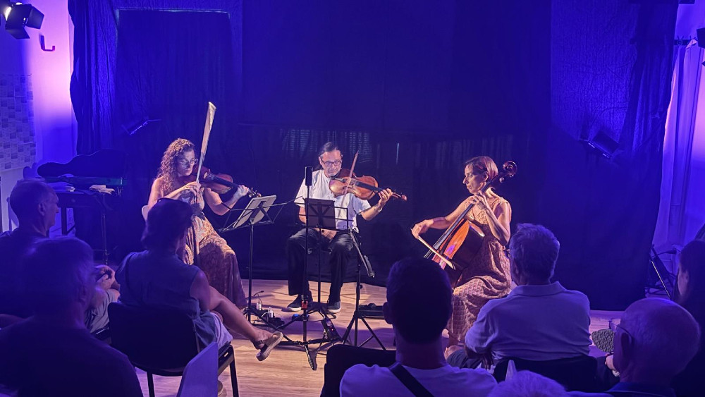 El Bruguers (@elbruguers) on Twitter photo 🎼Les variacions #Goldberg de #Bach, a l'Agrupació Fotogràfica de #Gavà
La seu de l'entitat va acollir ahir un concert de petit format amb un trio de corda, que va interpretar aquesta obra mestra del compositor alemany 🎻🎻🎻
#AGFOGA #música 
👉elbruguersdigital.cat/variacions-gol… 🎼Les variacions #Goldberg de #Bach, a l'Agrupació Fotogràfica de #Gavà
La seu de l'entitat va acollir ahir un concert de petit format amb un trio de corda, que va interpretar aquesta obra mestra del compositor alemany 🎻🎻🎻
#AGFOGA #música 
👉elbruguersdigital.cat/variacions-gol…
