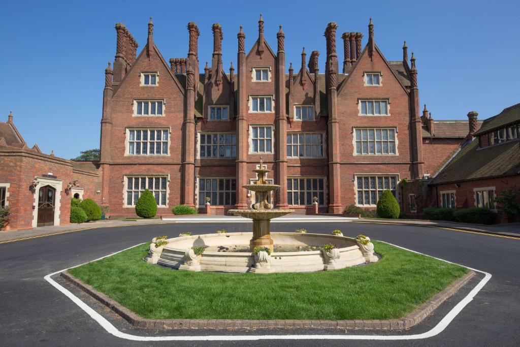 Dunston Hall Hotel, Spa &amp; Golf Resort
East of England, Norfolk Golf Tour 
Beautiful wooded Norfolk parkland course wityh a blend of historic charm and modern luxury
#golfweekend #GOLFHOLIDAY #MINIBREAK #england
Have a great getaway Ray &amp; friends ⛳️
Call 01494 875164 to book