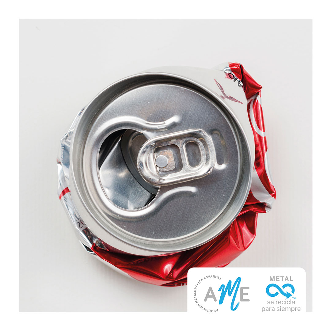 🔥🍻 ¡Este verano haz tu barbacoa sostenible! ♻️
Latas, tapas y envases metálicos son 100 % reciclables y se reciclan infinitas veces sin perder calidad. En 2024 se reciclaron 200.000 t en España.
✅ Contenedor amarillo
✅ Aplasta y separa bien

#AME #Reciclaje