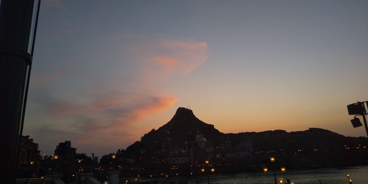 暑かったり大雨降ったりなんかもうめちゃくちゃですね。
こんな時こそ「酒場で教会！」の出番です。
オレたちの神さまはいつでもどんな時でも先に行って下さる方です。神学用語ではこれを「恵みの先行」と言います（知ったかぶり）
ともあれ、明日8月9日(土)も「酒教！」は14:30から礼拝やります。