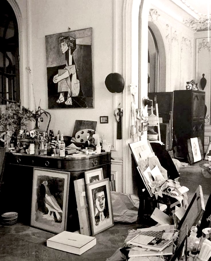 Un PIcassofouillis !
Villa La Californie à Cannes.
Pablo Picasso en fait l’acquisition en 1955, il y réside et en fait son immense atelier.
.
Il en part en 1961 pour s'installer à Mougins, au Mas Notre‑Dame‑de‑Vie.
#picasso #pablopicasso #cannes #yoyomaeght #maeght #californie