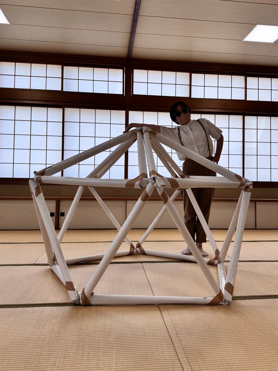 紙で作るパターンブロックの作り方を投稿しました💨
動画内では手のひらサイズの紙で作っていますが、模造紙で作るとこんなにBIGに仕上がります😎

夏の思いで作りに是非!!!🎪

▼田村紙店Instagram 
instagram.com/reel/DNFfByPhh…